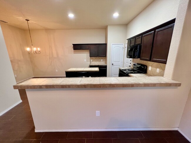 Building Photo - Luxury Duplex in New Braunfels, TX!