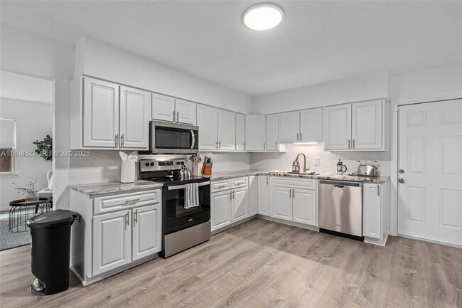 Building Photo - 4255 Wee St