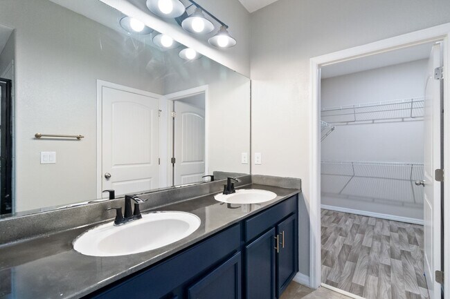Building Photo - Beautiful 4/2.5 Townhome For Rent in Harmony
