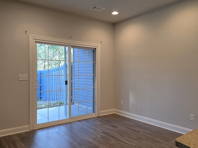 Building Photo - 1810 Butternut Dr