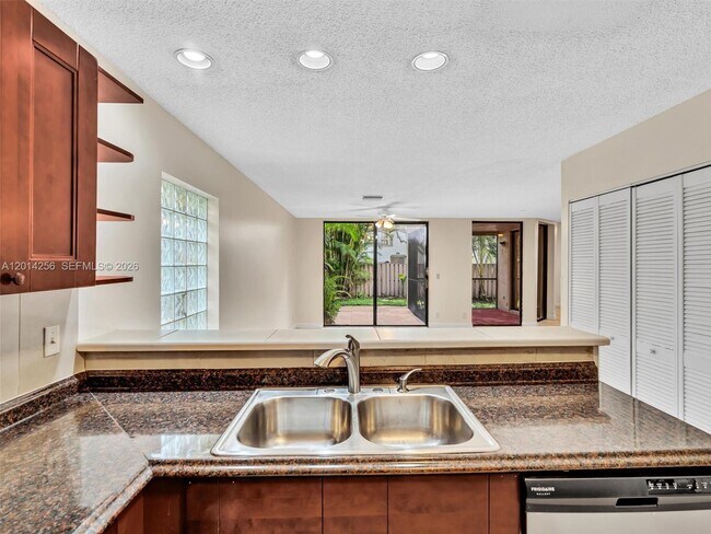 Building Photo - 10731 NW 16th Ct