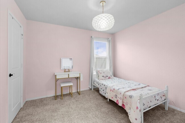 Building Photo - 8207 Amaryllis Ct