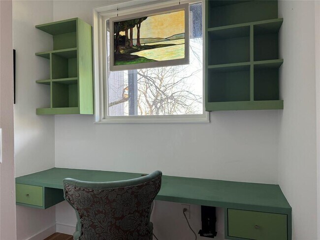 Building Photo - 2109 Riverview St