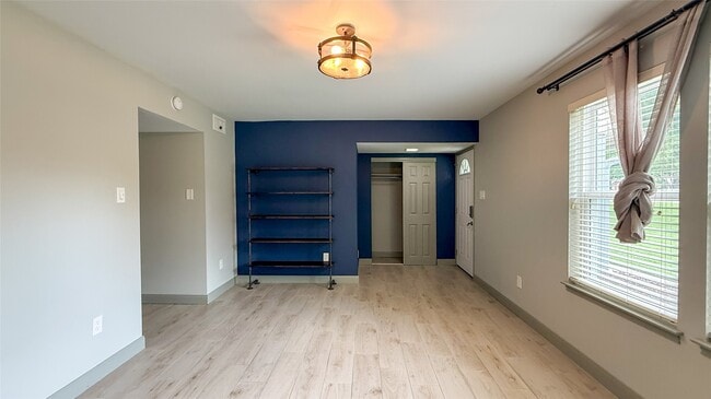 Building Photo - 2226 Triway Ln