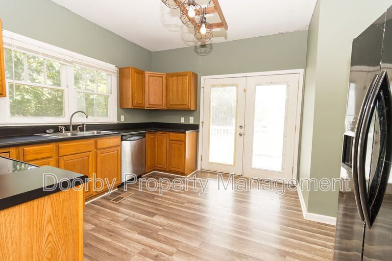 Building Photo - 156 Signal Hills Dr