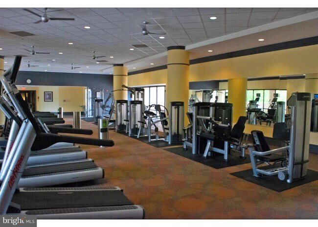 Building Photo - 4500 S Four Mile Run Dr