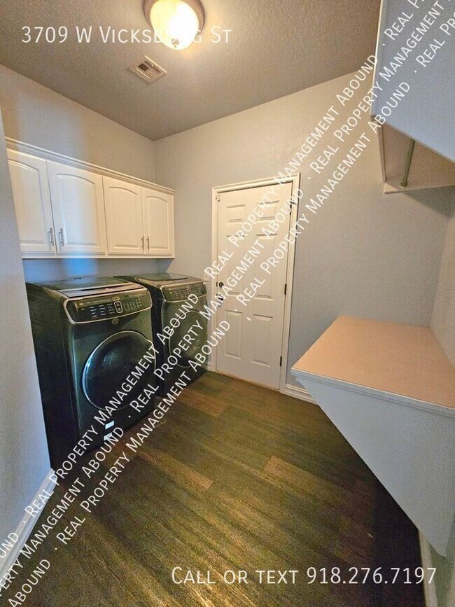 Building Photo - 3709 W Vicksburg St