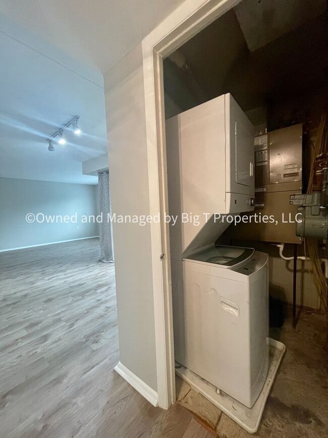 Building Photo - 1 bd 1ba in Leesburg, VA overlooking golf course