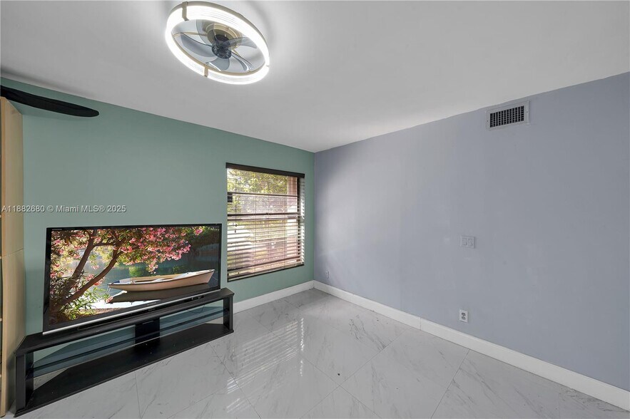 Building Photo - 15060 SW 49th Ln