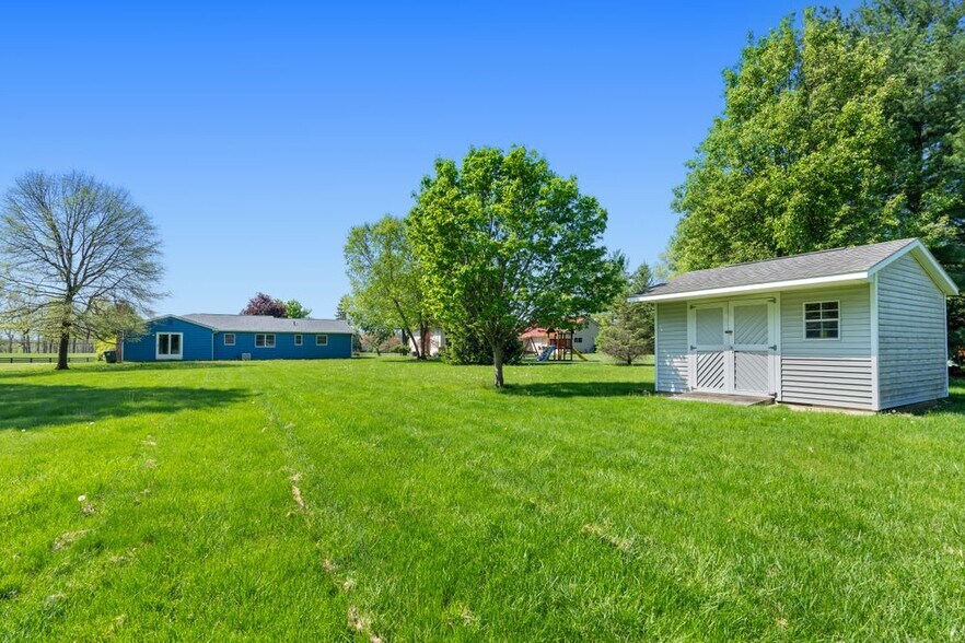 Building Photo - 270 W Orange Rd