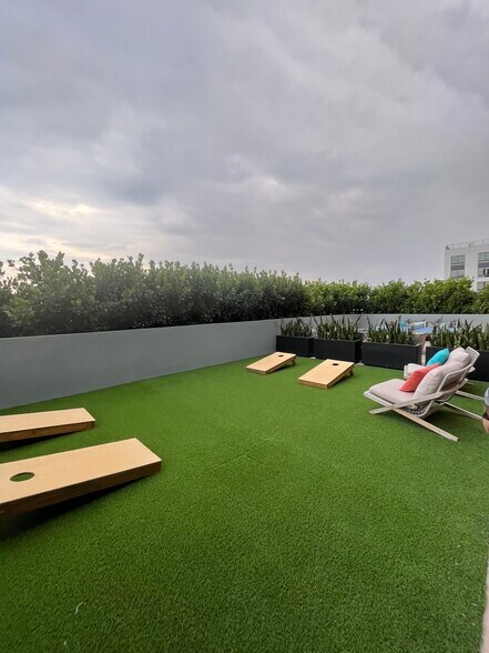 Building Photo - 147 NW 32nd St