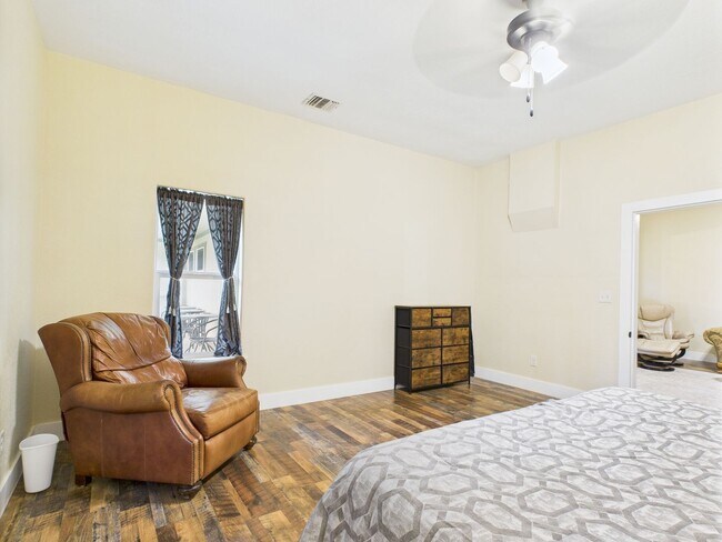 Building Photo - All Utilities are Included