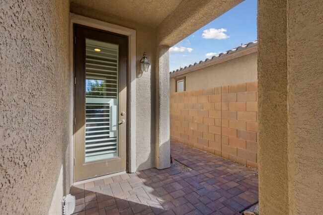 Building Photo - Luxury Living in Henderson's Tuscany: Spacious 4 Bedroom Home with Expansive Yard & More!
