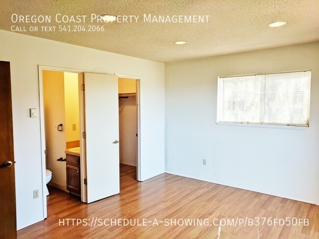 Building Photo - 584 Hwy 101 S