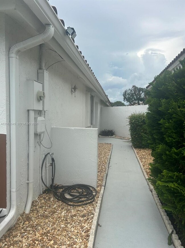Building Photo - 5901 Chester Ln