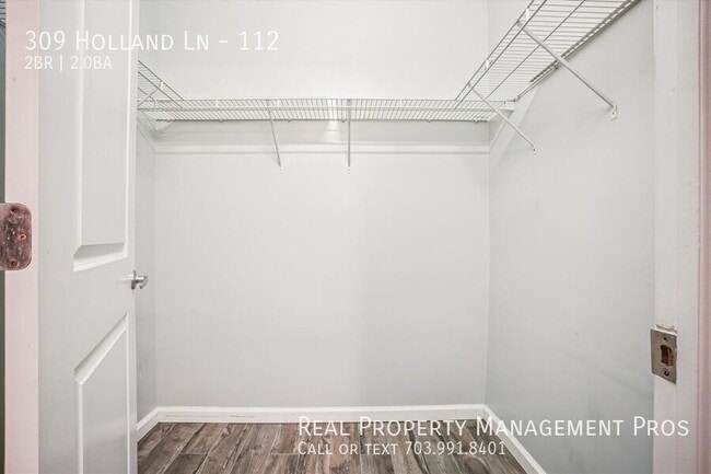 Building Photo - 309 Holland Ln