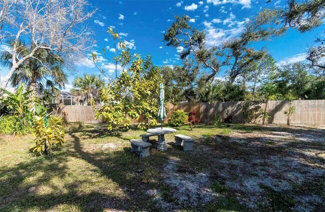Building Photo - 15467 Gregus Ave