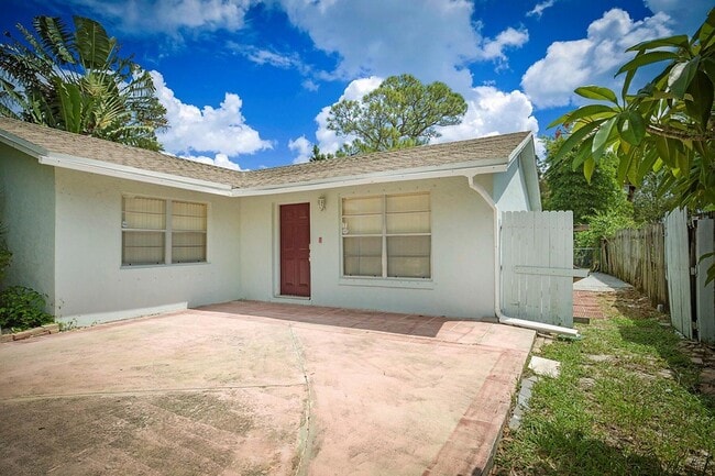Building Photo - 2346 Caroma Ln