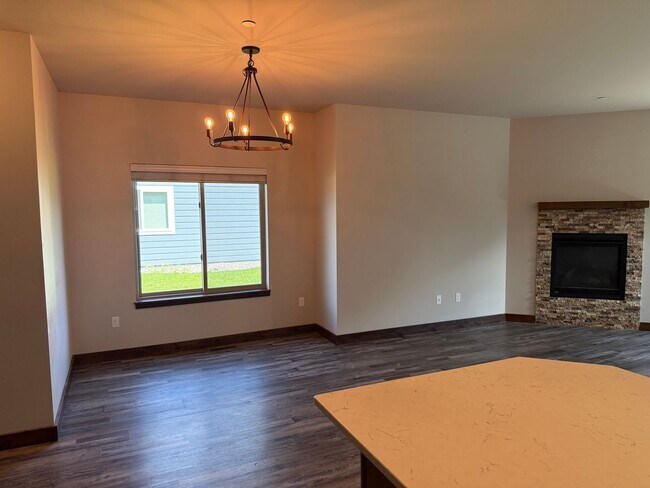 Building Photo - 1300 Westwood Cir