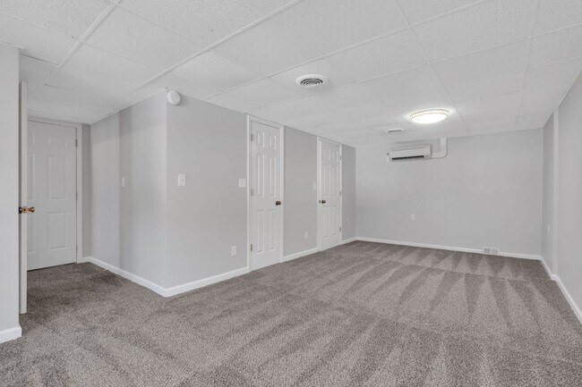 Building Photo - 2270 Ermine Dr