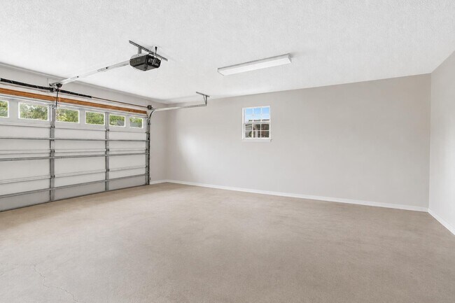 Building Photo - 855 Mande Ct