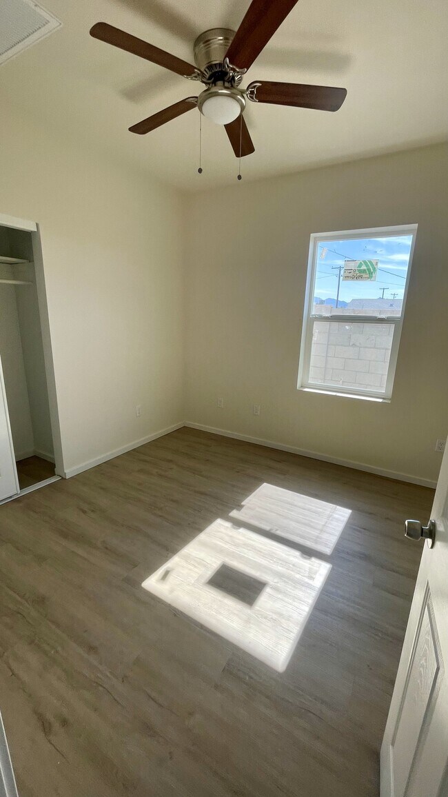 Building Photo - 625 E Doris St