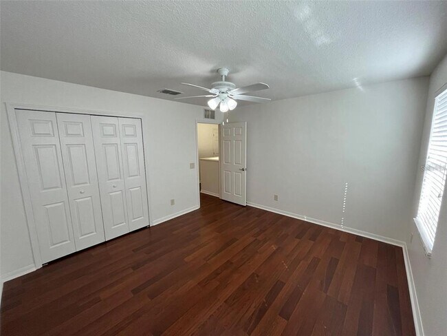 Building Photo - 10757 Pictorial Park Dr