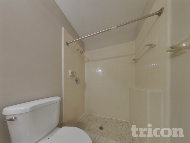 Building Photo - 1253 Ashworth Dr