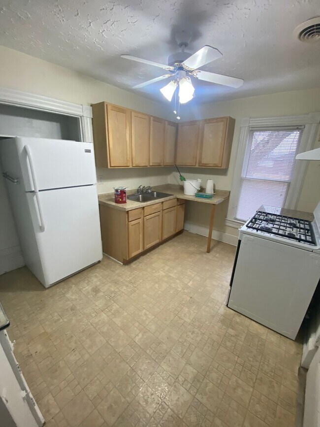 Building Photo - 614 S 8th St