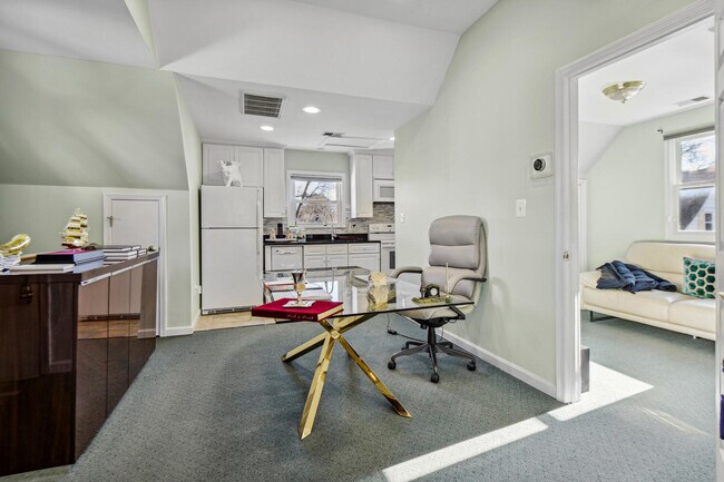 Building Photo - 4415 Bradley Ln