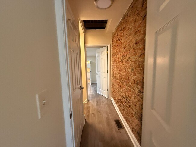 Building Photo - Modern New Luxury Temple Apartments