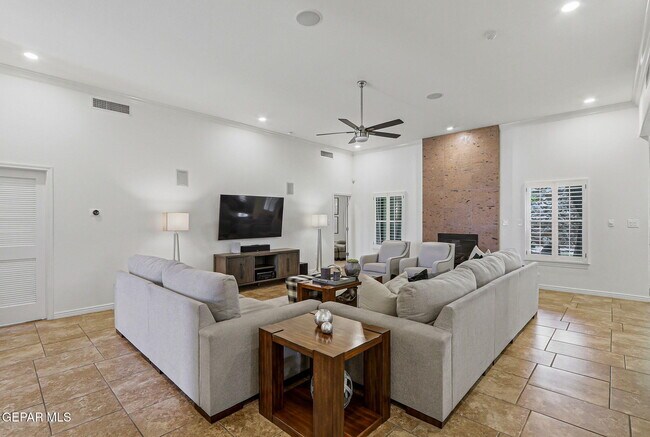 Building Photo - 7417 Gulf Creek Dr