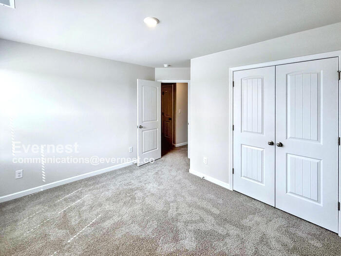 Building Photo - 3231 Quintana Dr