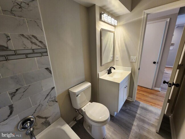 Building Photo - 5625 Reardon Ln