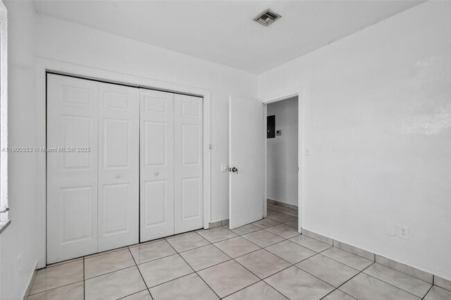 Building Photo - 1498 NE 180th St