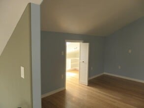 Building Photo - 737 Yale St