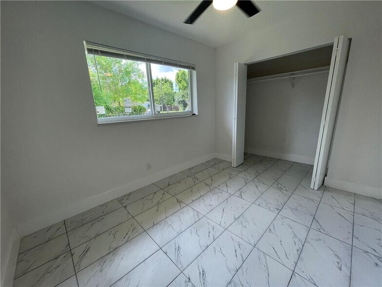 Building Photo - 1131 NW 15th Ct