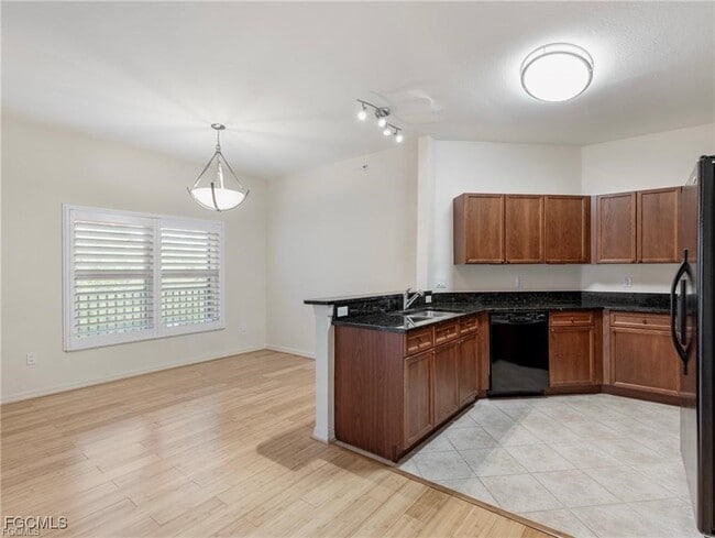 Building Photo - 10060 Lake Cove Dr