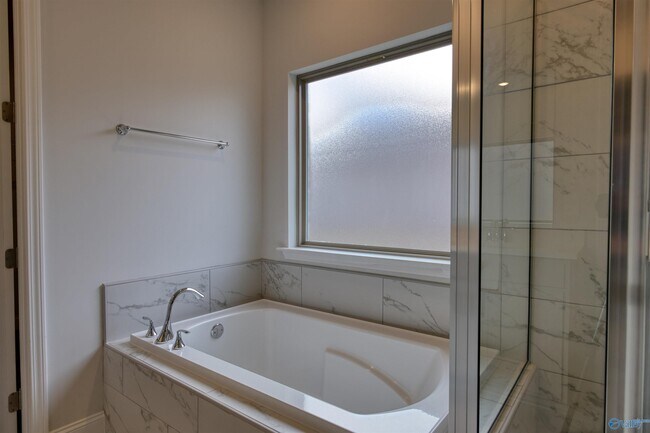 Building Photo - 22895 Ansley Dr