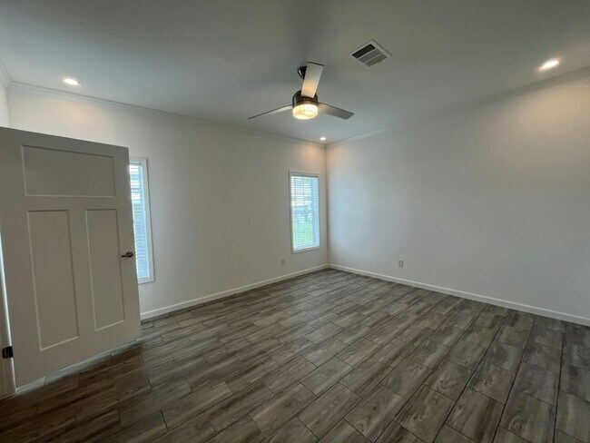 Building Photo - 246 Caviller Ct