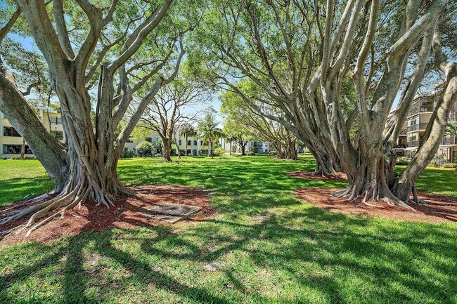 Building Photo - 300 N Hwy A1A