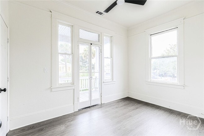 Building Photo - 316 W 40th St