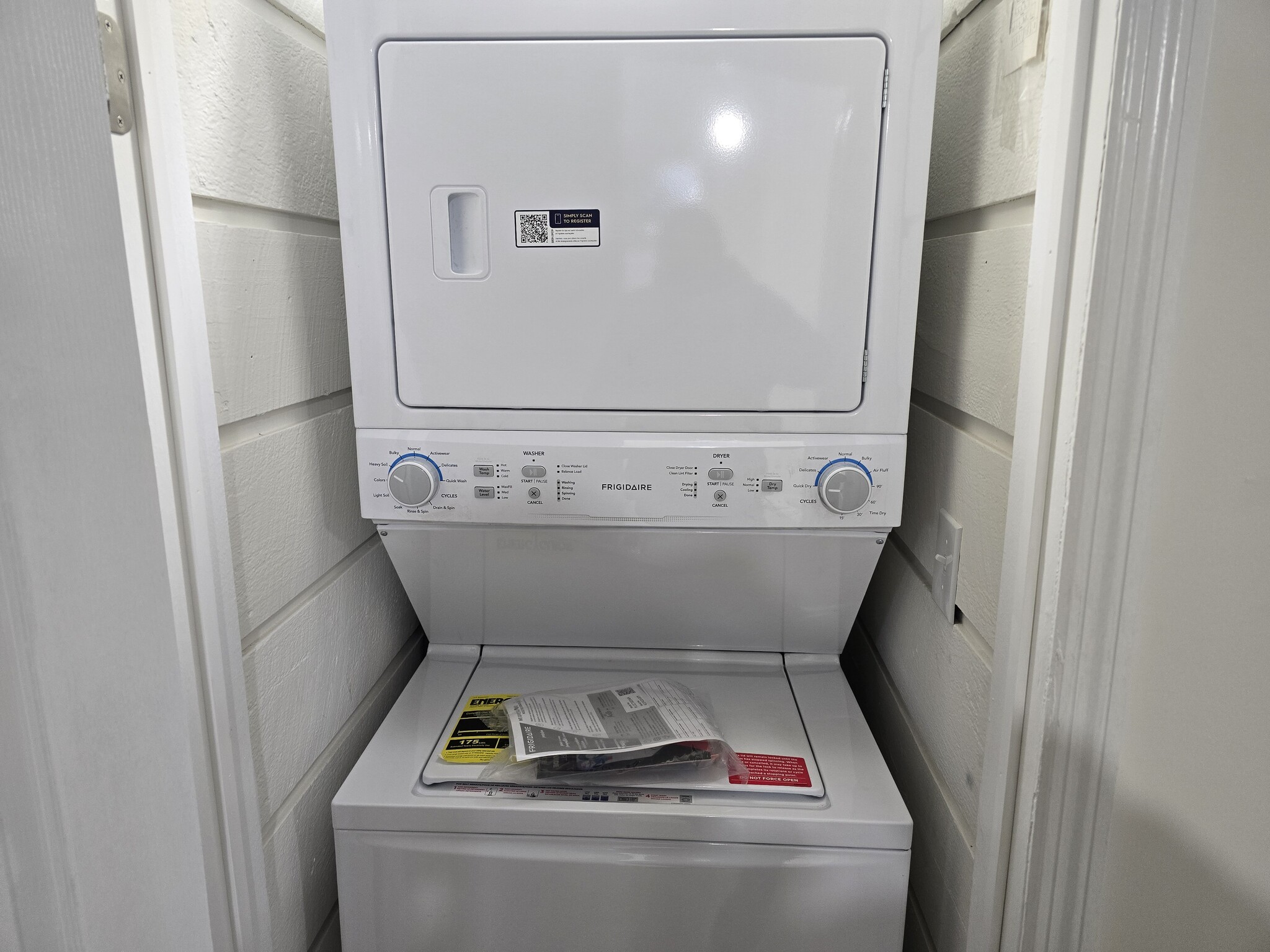 Building Photo - 1208 7th Ave