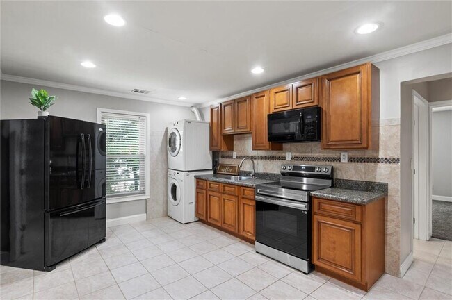 Building Photo - 2115 Julien Overlook