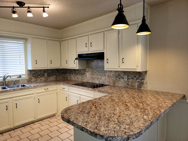 Building Photo - Beautifully remodeled 4 bedroom home in So...