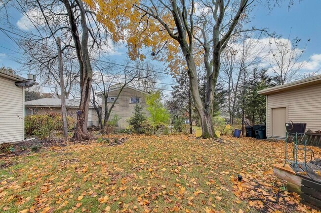 Building Photo - 321 Ferndale Rd