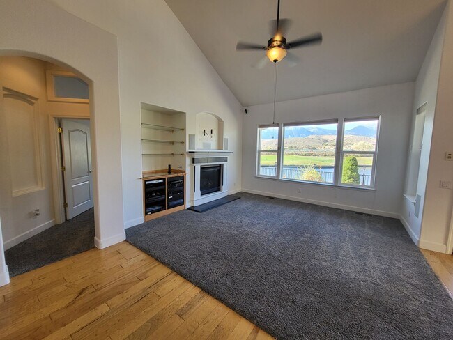 Building Photo - 3300 Dog Leg Dr