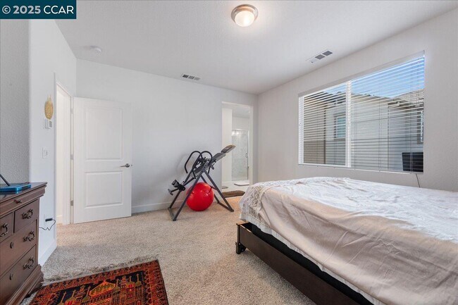 Building Photo - 300 Hideaway Ln