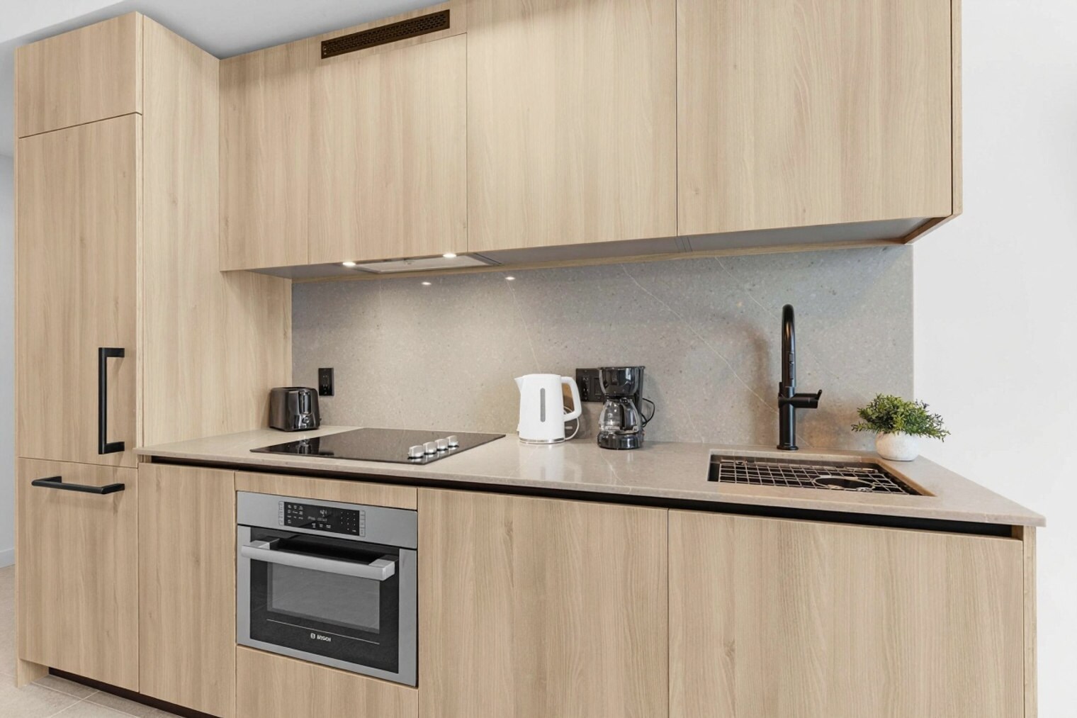 Building Photo - 501 NE 1st Ave