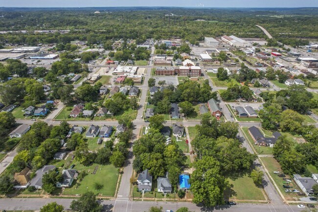 Building Photo - "Charming 2-Bed, 1-Bath Gem on Avenue H – ...